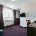 Pod Lipami Han/Misafirhane Bystra (Gdansk)