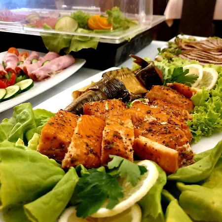 Pod Lipami Estalagem 2*