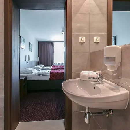 Pod Lipami Estalagem 2*