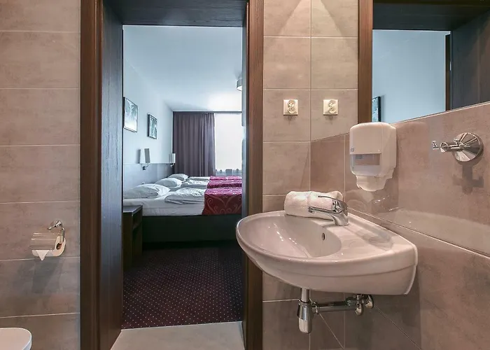 Pod Lipami Värdshus 2*